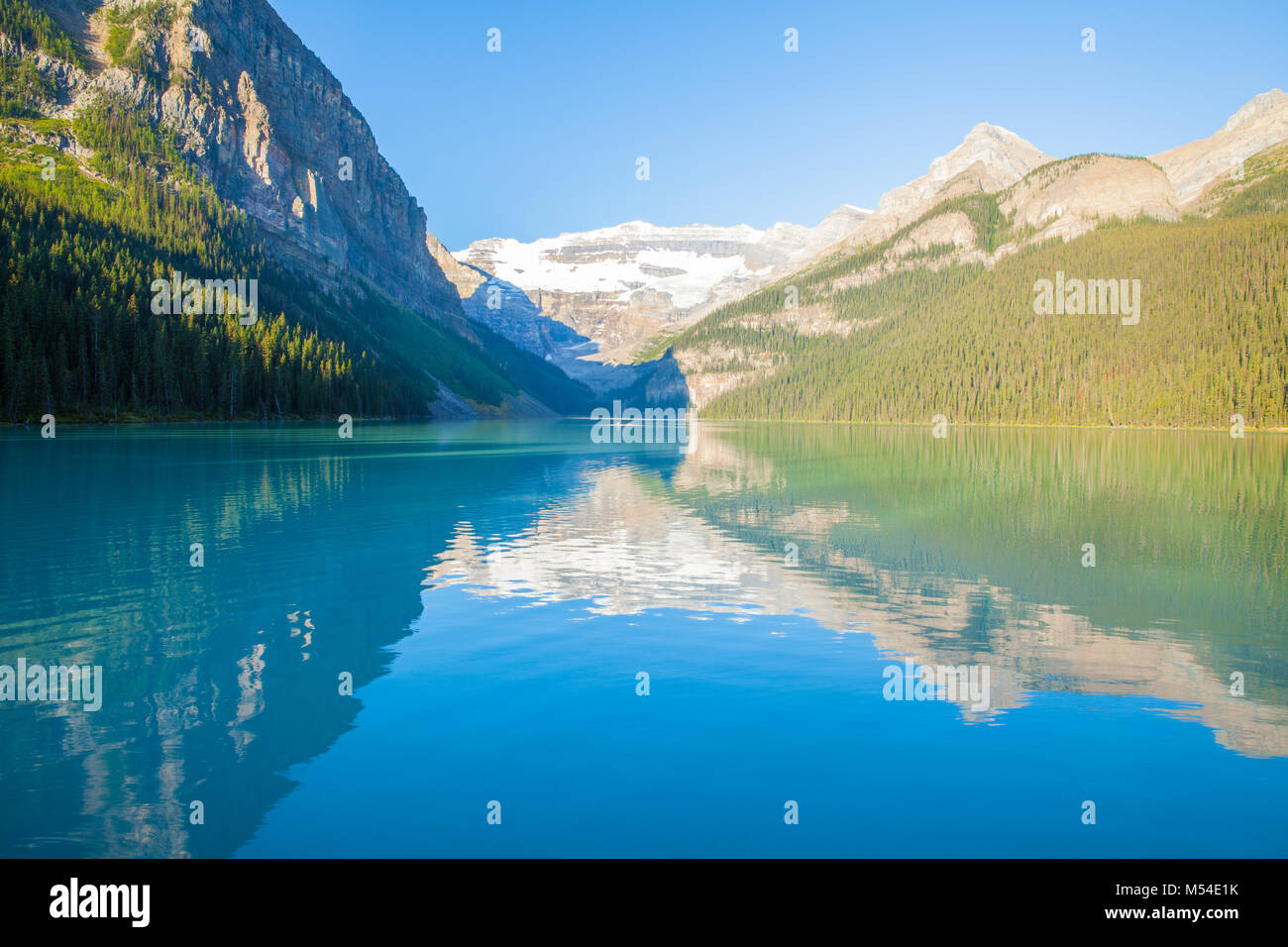 Louisewith les touristes en été le lac Banque D'Images