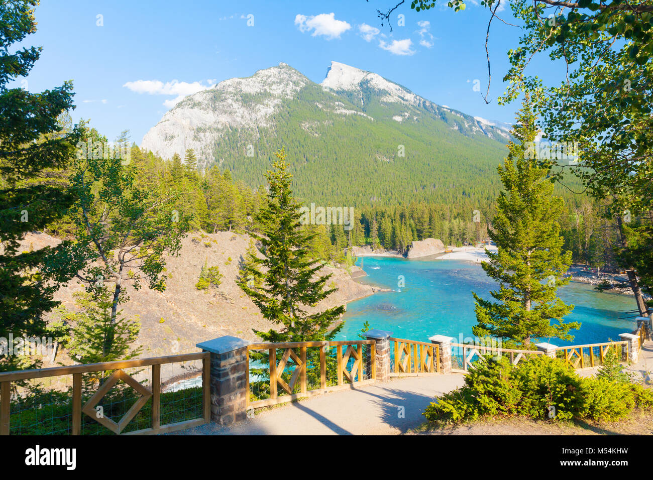 Chemin le long de la rivière Bow BANFF Banque D'Images