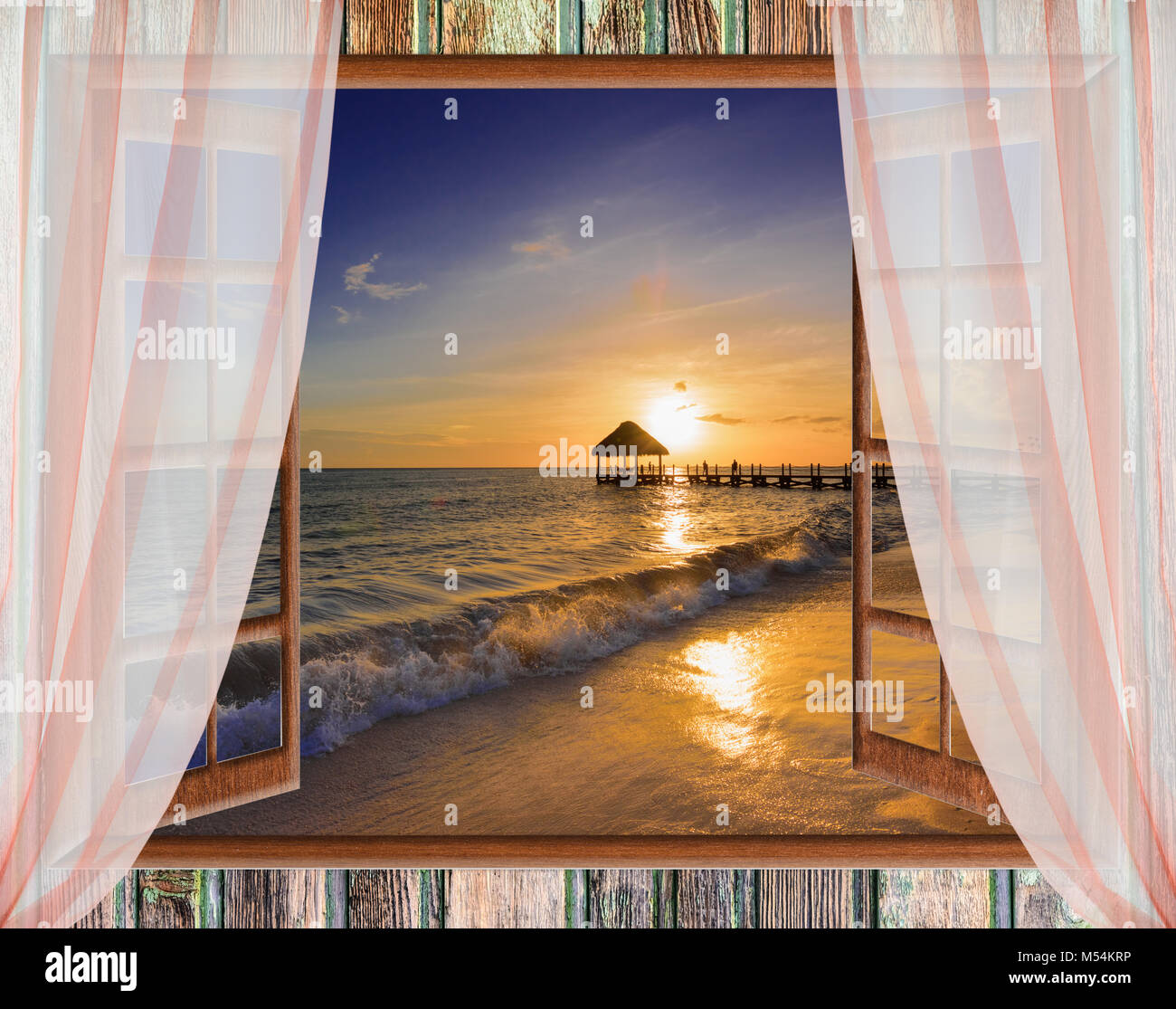 Vue depuis la fenêtre ouverte de la coucher du soleil des caraïbes Banque D'Images