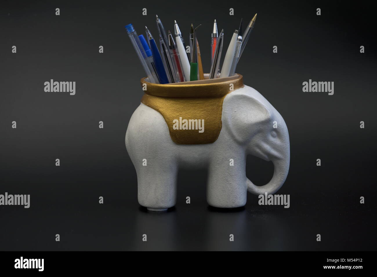 L'éléphant blanc, porte-crayons Banque D'Images