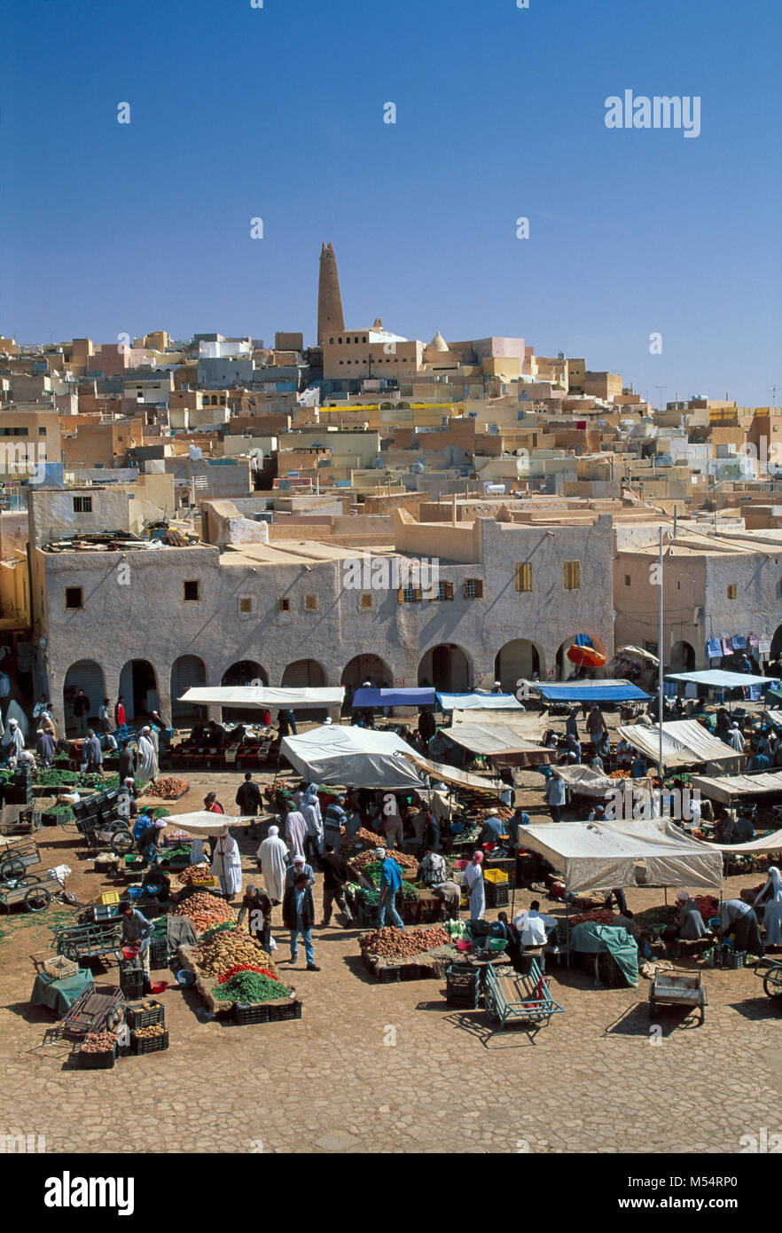 L'Algérie. Ghardaia. Vallée du M'Zab. Désert du Sahara. Oasis. Vue panoramique de marché. Patrimoine mondial de l'UNESCO Site. Banque D'Images