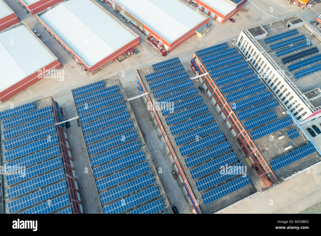 L'énergie solaire du toit Banque D'Images