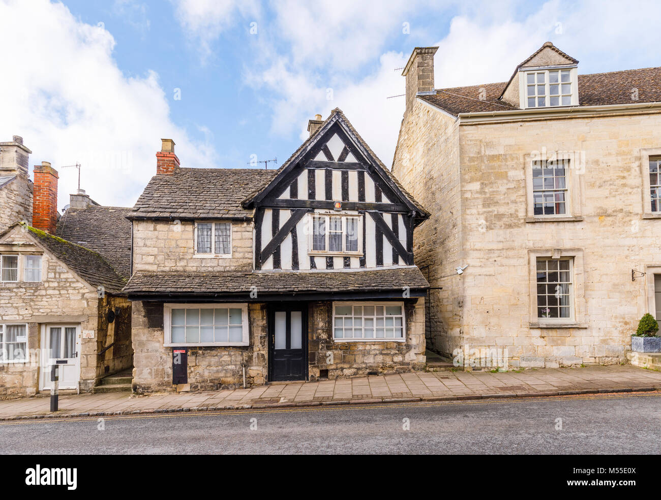 Curiosités : maison à colombages Historique et bâtiments en pierre de Cotswold New Street, Painswick, un village préservé dans les Cotswolds Gloucestershire Banque D'Images