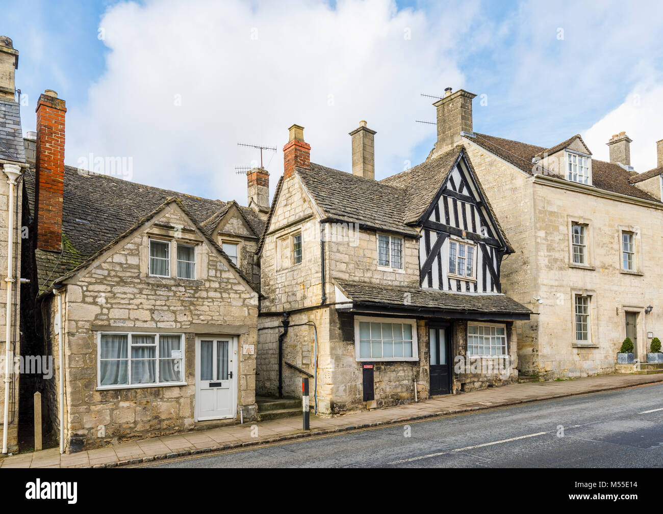 Curiosités : maison à colombages Historique et bâtiments en pierre de Cotswold New Street, Painswick, un village préservé dans les Cotswolds Gloucestershire Banque D'Images