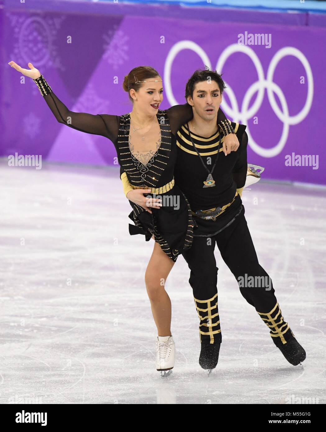 Pyeongchang, Corée du Sud. Feb 20, 2018. Alisa Agafonova (L) et de la Turquie d'UCAR Alper durant la compétition de danse sur glace danse libre du patinage artistique à l'occasion des Jeux Olympiques d'hiver de PyeongChang 2018, à Gangneung Ice Arena, de Corée du Sud, le 20 février, 2018. Alisa Agafonova et Alper Ucar a obtenu la 19e place de danse sur glace avec 147,18 points au total. Credit : Wang Song/Xinhua/Alamy Live News Banque D'Images