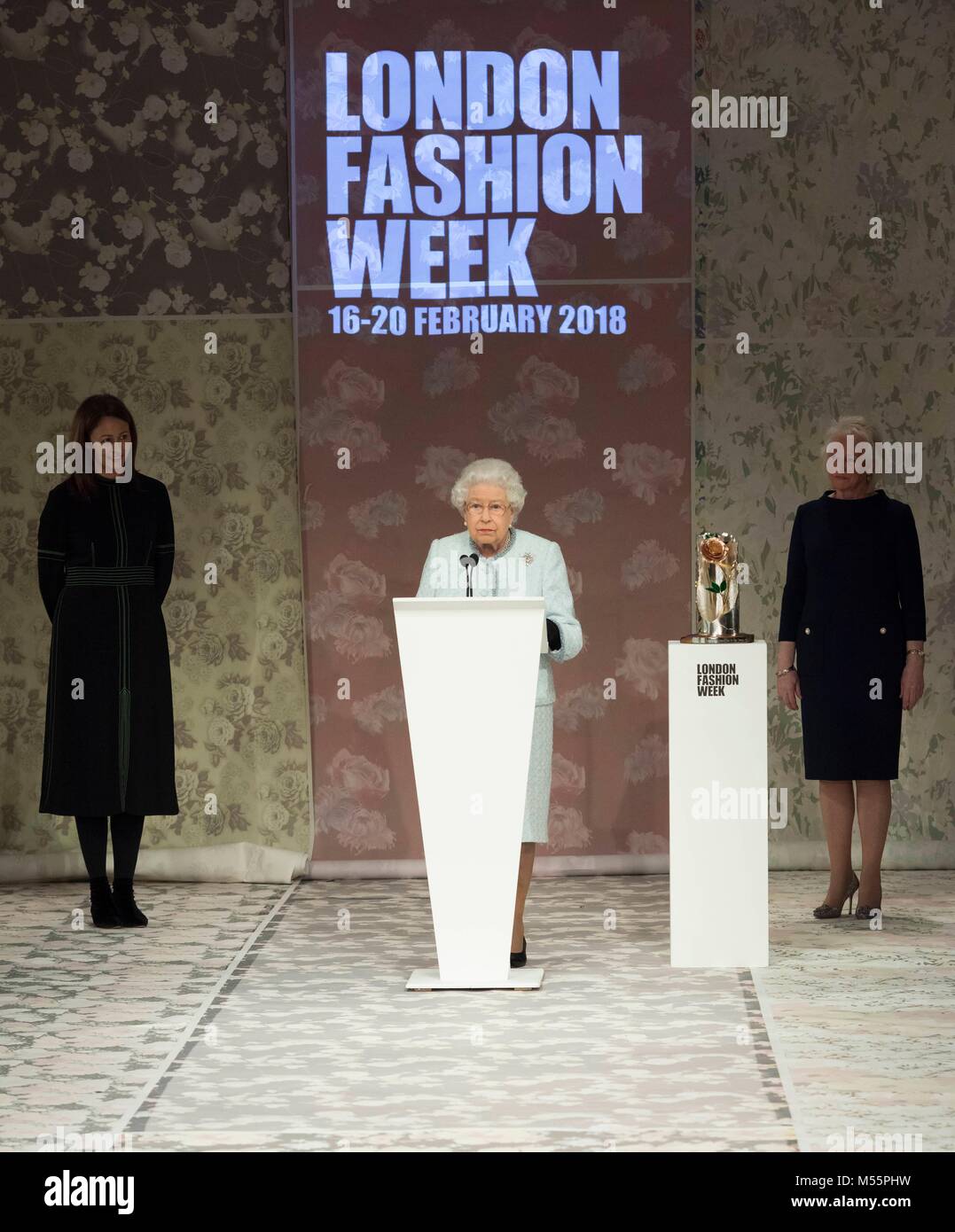 Londres, Royaume-Uni. 20 Février, 2018. Sa Majesté la Reine à Richard Quinn Fashion show lors de la London Fashion Week Février 2018 - automne/hiver 2018. London, UK 20/02/2018 | Le monde d'utilisation : dpa Crédit photo alliance/Alamy Live News Banque D'Images