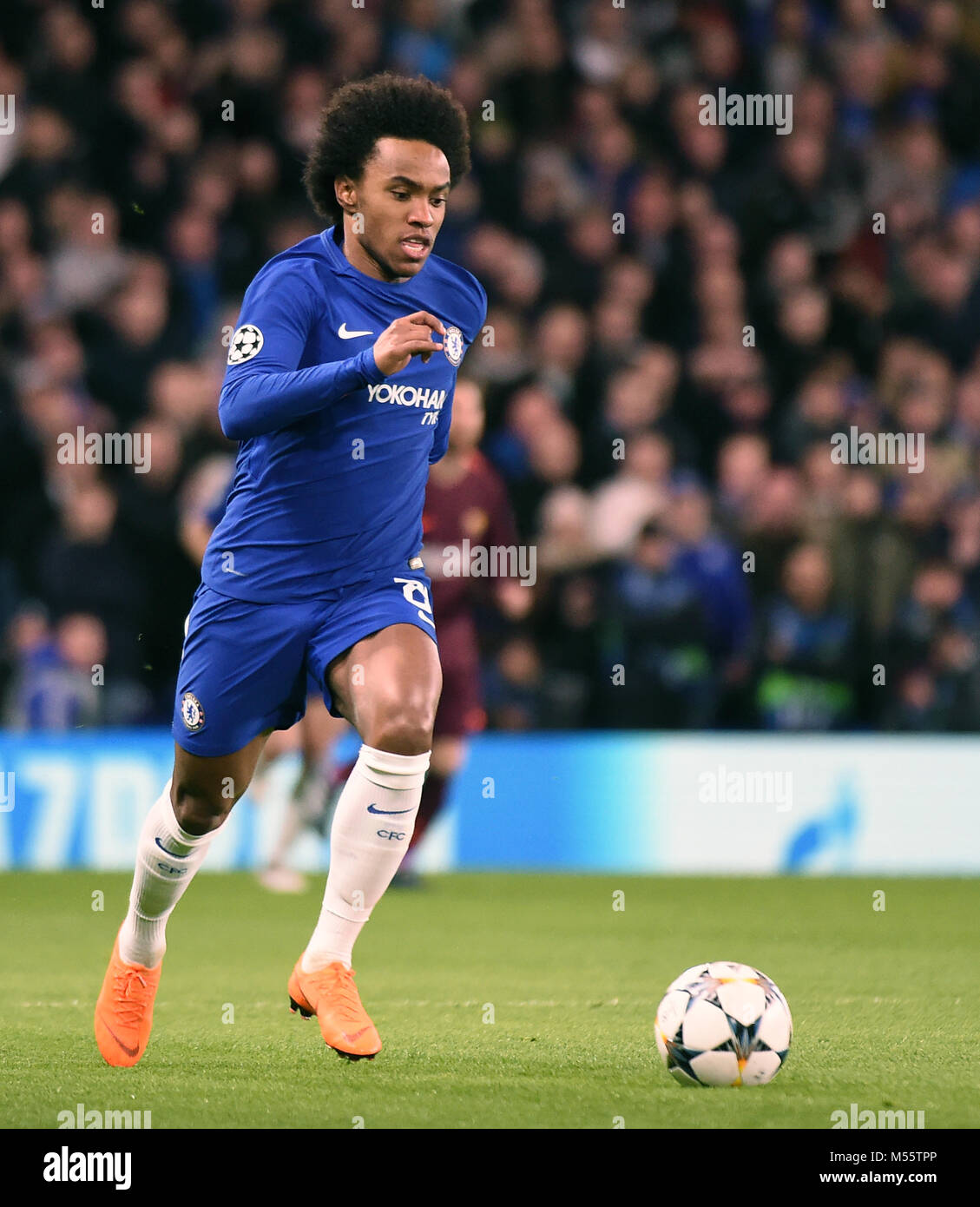 Londres, Royaume-Uni. Feb 20, 2018. Willian de Chelsea au cours de l'UEFA Champions League Round de 16 premier match de jambe entre Chelsea et Barcelone à Stamford Bridge le 20 février 2018 à Londres, en Angleterre. Credit : PHC Images/Alamy Live News Banque D'Images