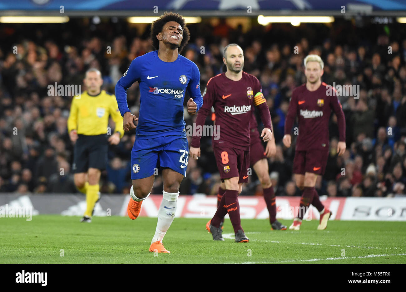 Londres, Royaume-Uni. Feb 20, 2018. Willian de Chelsea au cours de l'UEFA Champions League Round de 16 premier match de jambe entre Chelsea et Barcelone à Stamford Bridge le 20 février 2018 à Londres, en Angleterre. Credit : PHC Images/Alamy Live News Banque D'Images