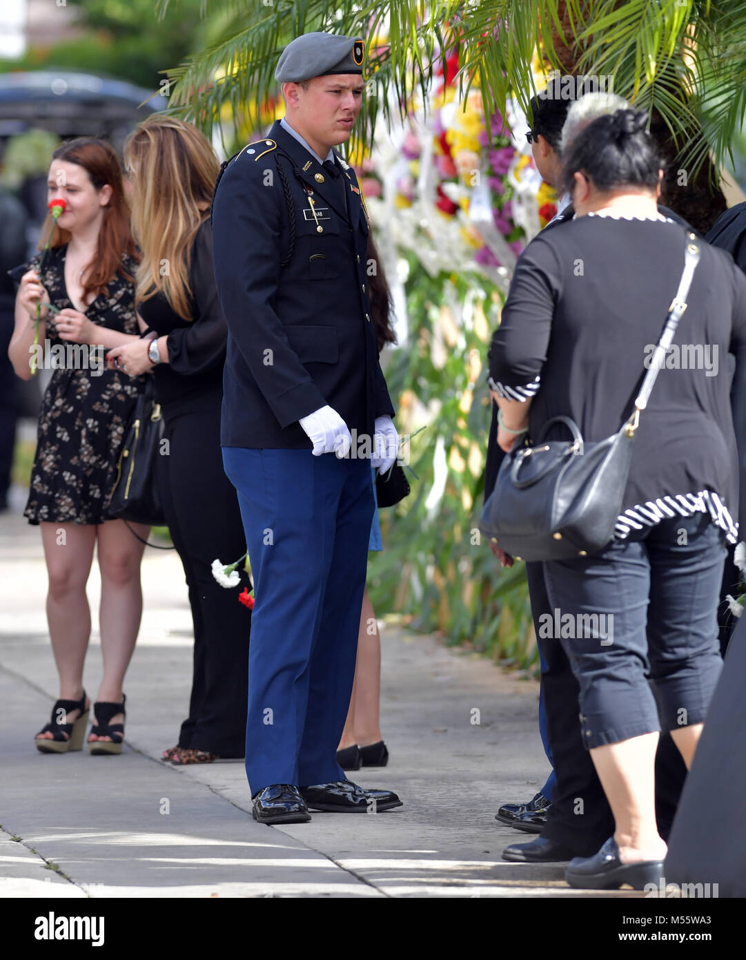 Fort Lauderdale, Floride, USA. 20 Février, 2018. Peter Wang, 15 ans, qui a été parmi les 17 personnes tuées par un homme armé à l'école secondaire Marjory Stoneman Douglas dans un parc, en Floride, a été admis à la classe de 2025 à son rêve, l'école de l'Académie de West Point. Il y avait un service commémoratif pour lui à Kraeer salon funéraire et d'incinération et centre de il a été mis au repos à Bailey Memorial Gardens le 20 février 2018 personnes : Peter Wang Credit : tempêtes Media Group/Alamy Live News Banque D'Images