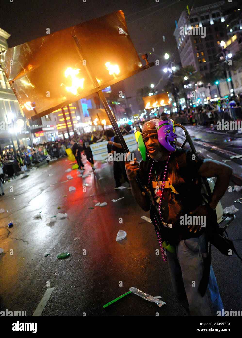 La Nouvelle-Orléans, Louisiane, Etats-Unis. 10 fév, 2018. Une marche avec les flambeaux d'Endymion Krewe La Parade lors des célébrations du Mardi Gras à La Nouvelle Orléans, Louisiane, USA, le 10 février 2018. Crédit : Dan Anderson/ZUMA/Alamy Fil Live News Banque D'Images