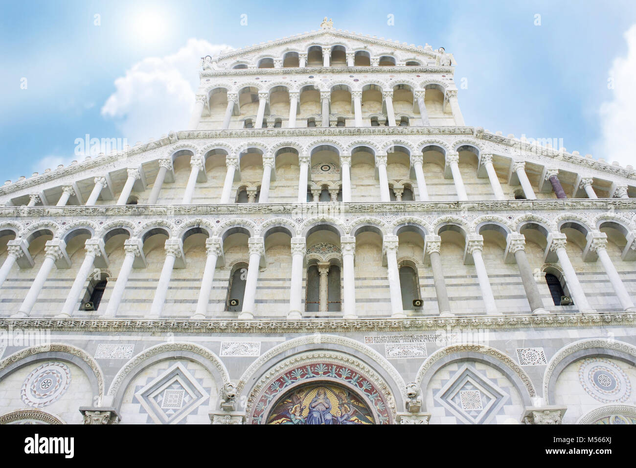 La belle façade de la cathédrale dans le domaine des miracles, Pise, Toscane Banque D'Images