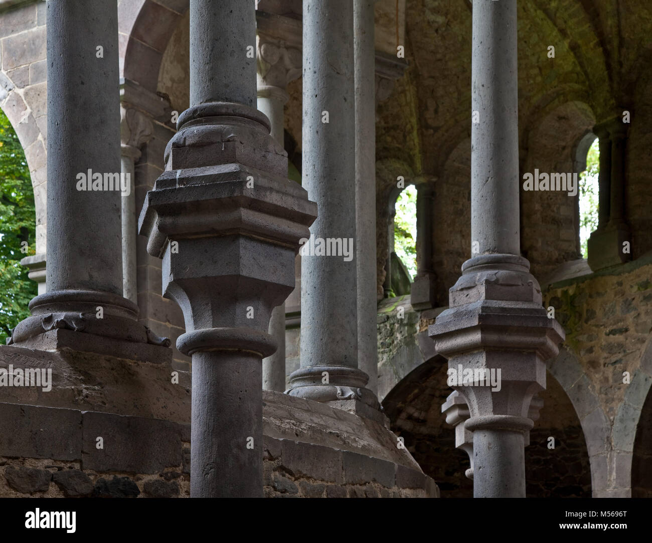 Heisterbach, Klosterruine Ruine der Abteikirche Teilansicht Erbaut 1202-37 Durchblick innen nach Norden 1803-33 bis auf die Apsis abgebrochen Banque D'Images