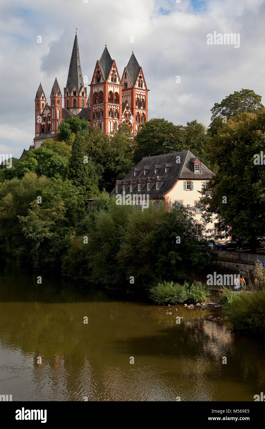 Limburg an der Lahn, Dom, Ansicht von Nordwesten mit Spiegelung dans der Lahn Banque D'Images