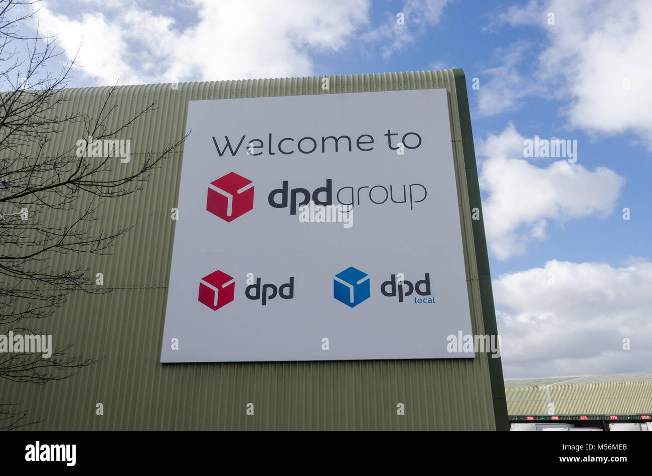 Groupe local de la DPD DPD et centre de distribution de colis dans la région de Smethwick, West Midlands, Royaume-Uni Banque D'Images