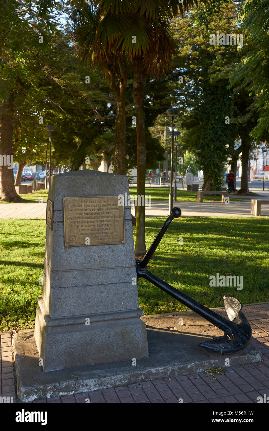 Monument à la mémoire de ceux qui sont morts dans la Première Guerre mondiale bataille navale entre la Royal Navy et la marine allemande au large de la côte de Coronel, au sud du Chili. Banque D'Images
