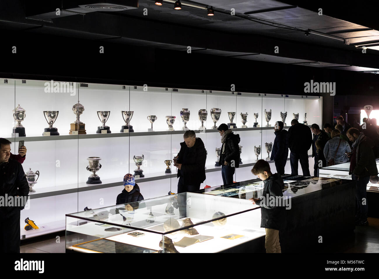 Barcelone, Espagne - 12 janvier 2018 : Le musée de trophées des coupelles et des bourses de l'équipe de FC Barcelone dans le Camp Nou. Banque D'Images