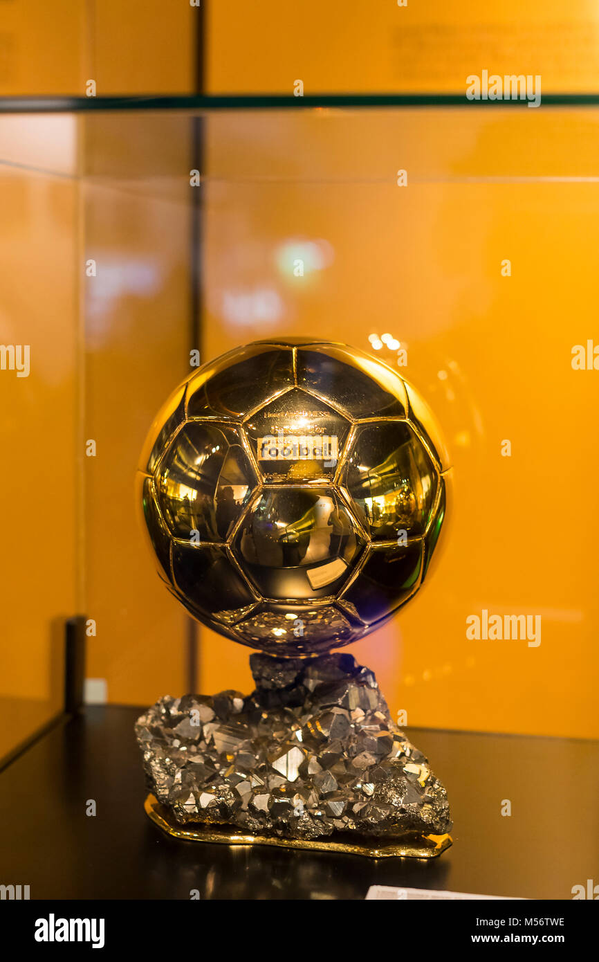 Barcelone, Espagne - 12 janvier 2018 : Le musée de trophées des coupelles et des bourses de l'équipe de FC Barcelone dans le Camp Nou. Banque D'Images