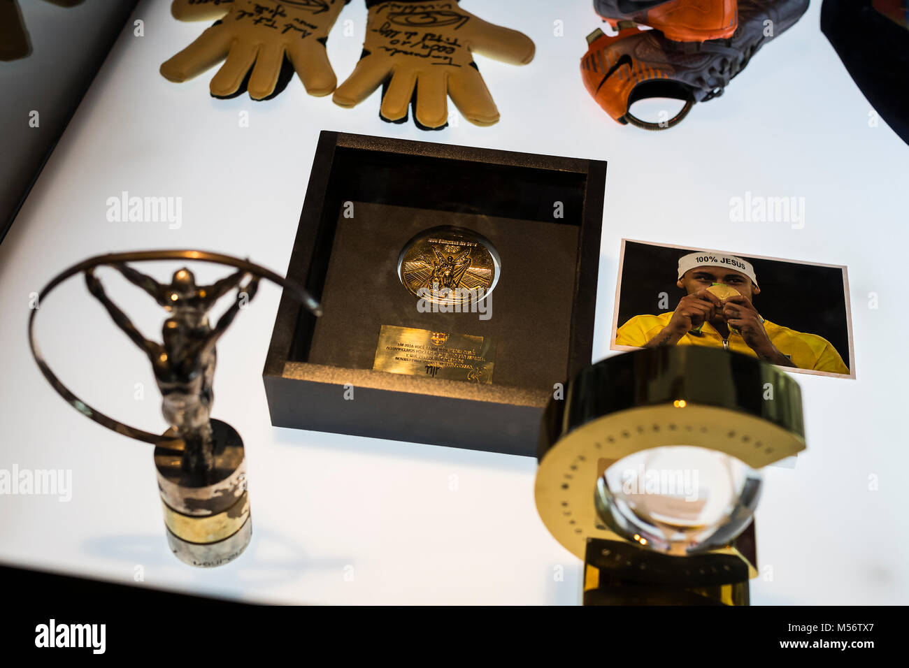 Barcelone, Espagne - 12 janvier 2018 : Le musée de trophées des coupelles et des bourses de l'équipe de FC Barcelone dans le Camp Nou. Banque D'Images