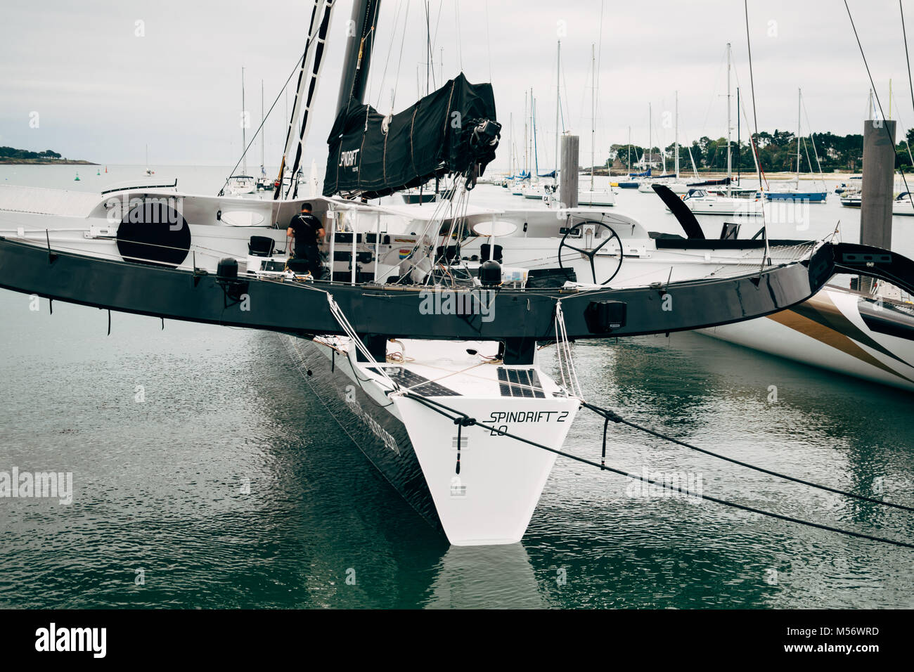 Trimaran de course spindrift Banque de photographies et d’images à ...