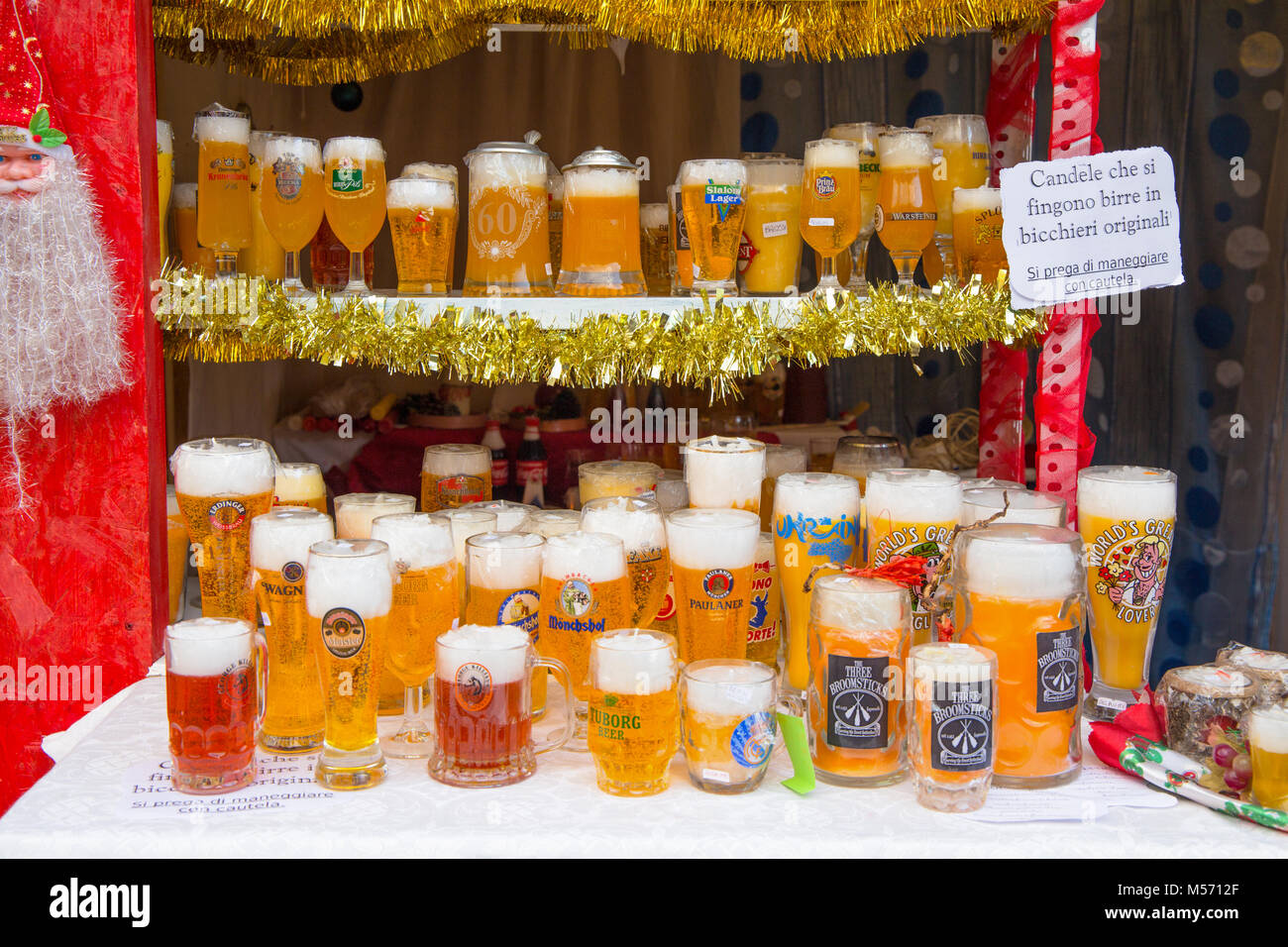 Faux verres de bière en vente Photo Stock - Alamy
