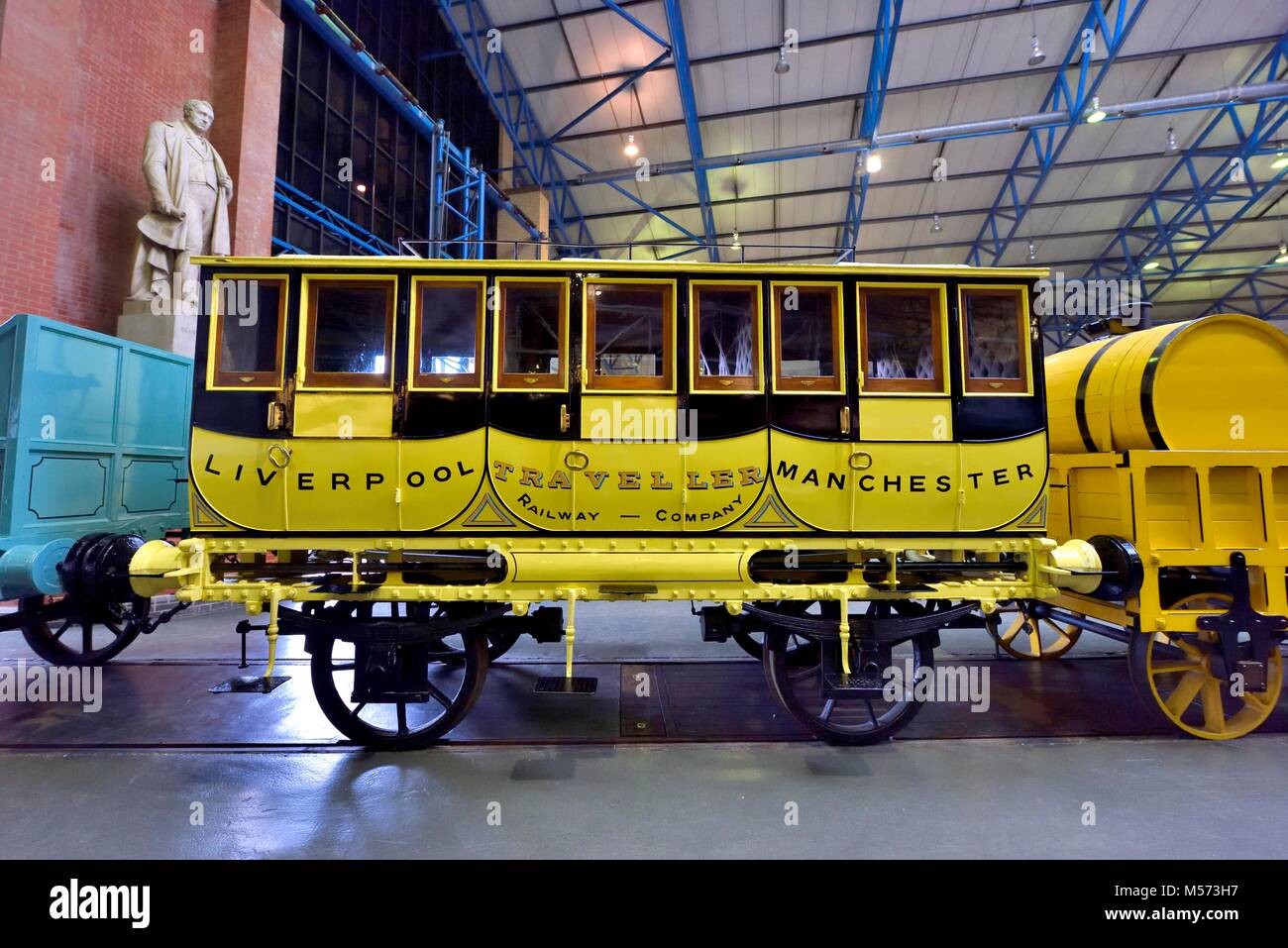Réplique de Liverpool et Manchester Railway Transport de première classe au National Railway Museum, York.England UK Banque D'Images