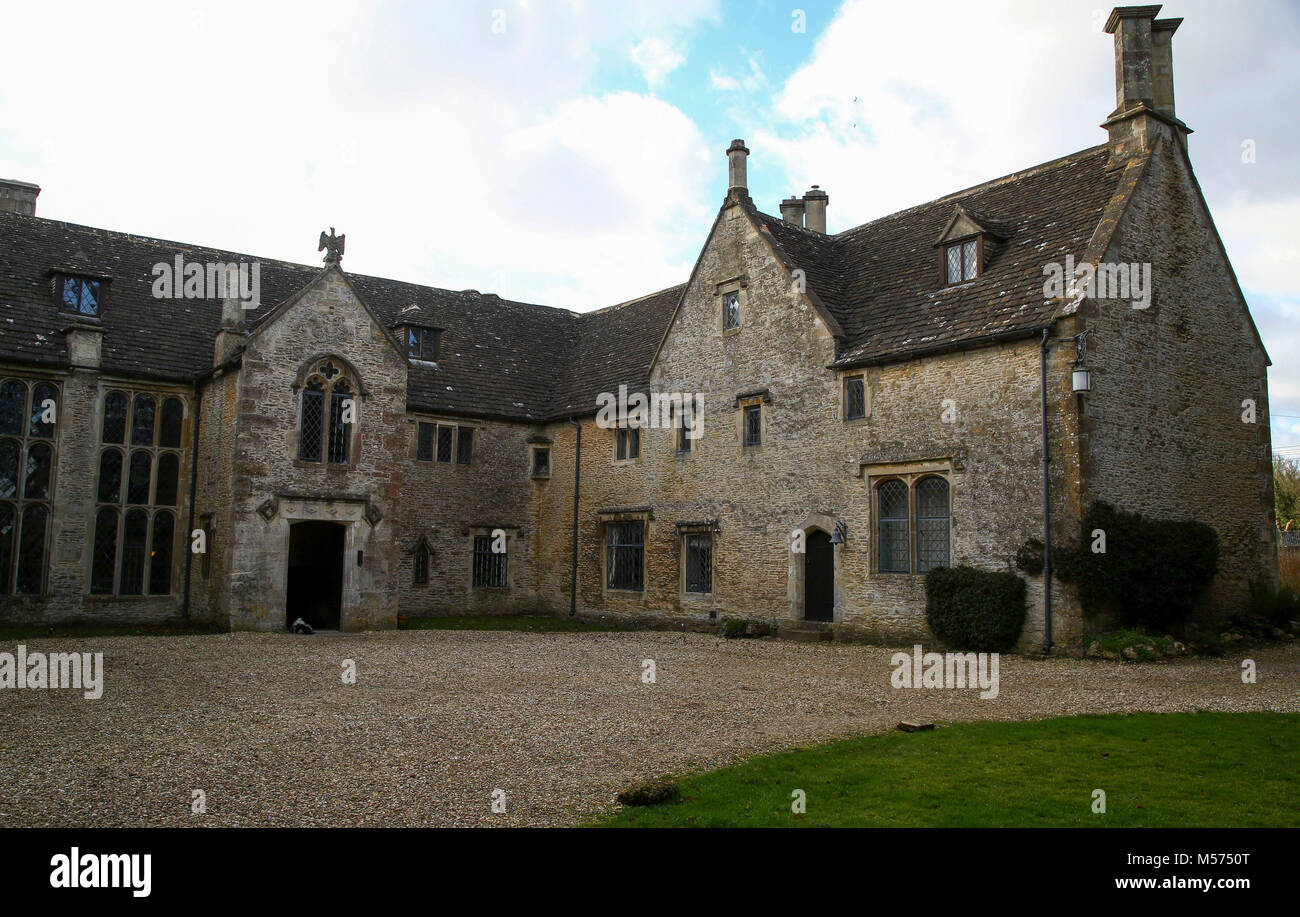 Chavenage House à Gloucestershire, l'emplacement de Paranormal Prep School dans le cadre de ÔCelebrity Haunted Mansion', qui diffuse cinq nuits consécutives sur la chaîne W, à partir du mercredi 21 février. ASSOCIATION DE PRESSE. Photo. Date de la photo: Mardi 20 février 2018. Le crédit photo devrait se lire : Geoff Caddick/PA Wire Banque D'Images