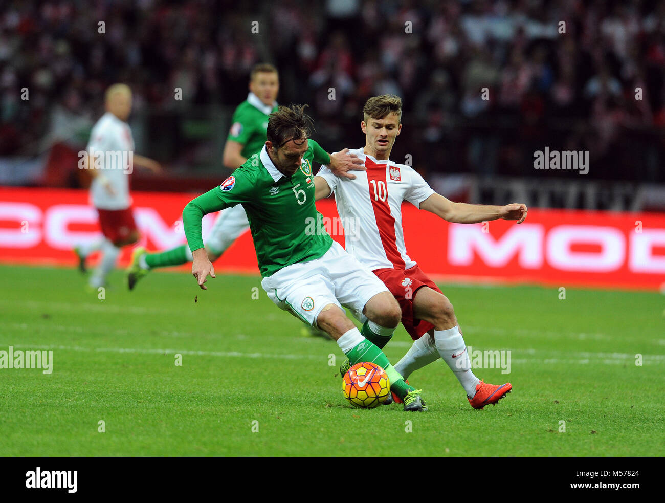 Varsovie, Pologne - 11 octobre 2015 : EURO 2016 Championnat Européen Qualifing Tour France Pologne - République d'Irlande o/p Karol Linetty Richard Keogh Banque D'Images