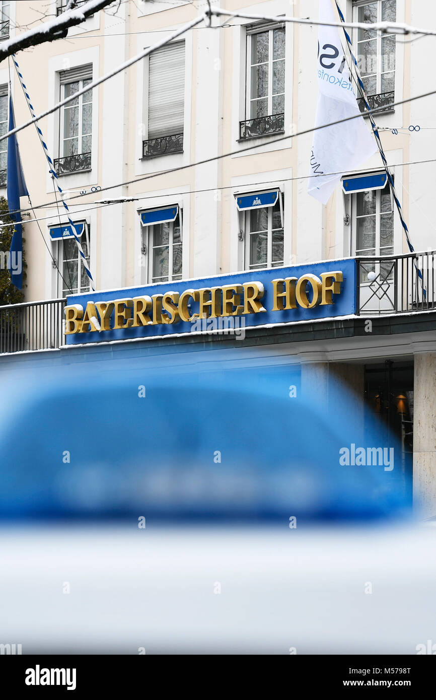 La police, Voiture, Bleu, Flash, Flash, Lumière, éclairage, LED, VIP, important, protéger, sauvegarder, Hotel, Bayerischer Hof, Munich, Bâtiment, maison, entrée, façade, Banque D'Images