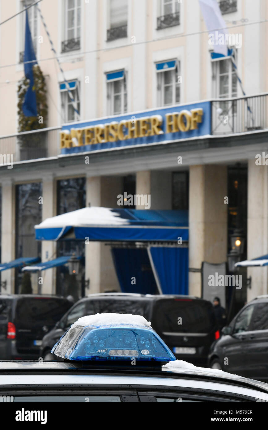 La police, Voiture, Bleu, Flash, Flash, Lumière, éclairage, LED, VIP, important, protéger, sauvegarder, Hotel, Bayerischer Hof, Munich, Bâtiment, maison, entrée, façade, Banque D'Images