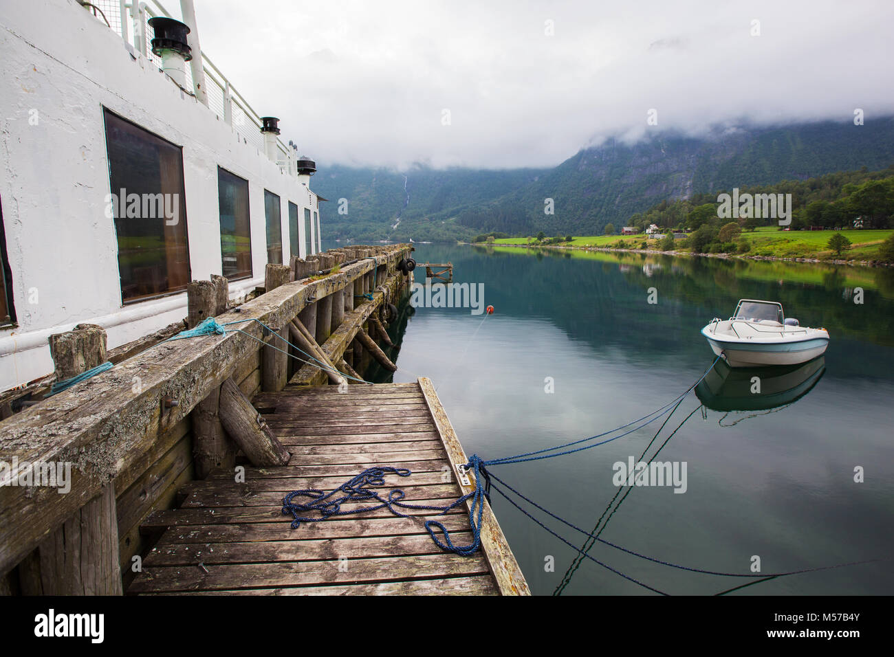 Lac paysage beautyful et voile, la Norvège Banque D'Images