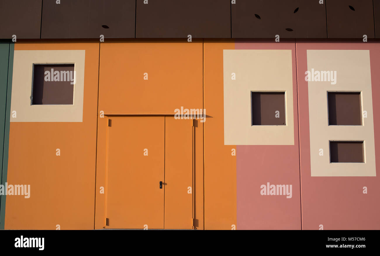 Détail de bâtiment moderne et coloré avec windows Banque D'Images