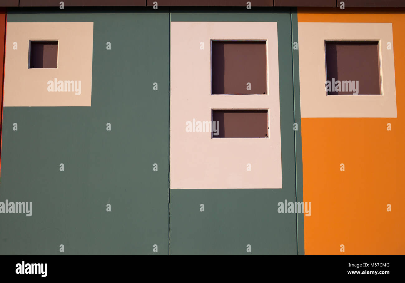 Détail de bâtiment moderne et coloré avec windows Banque D'Images