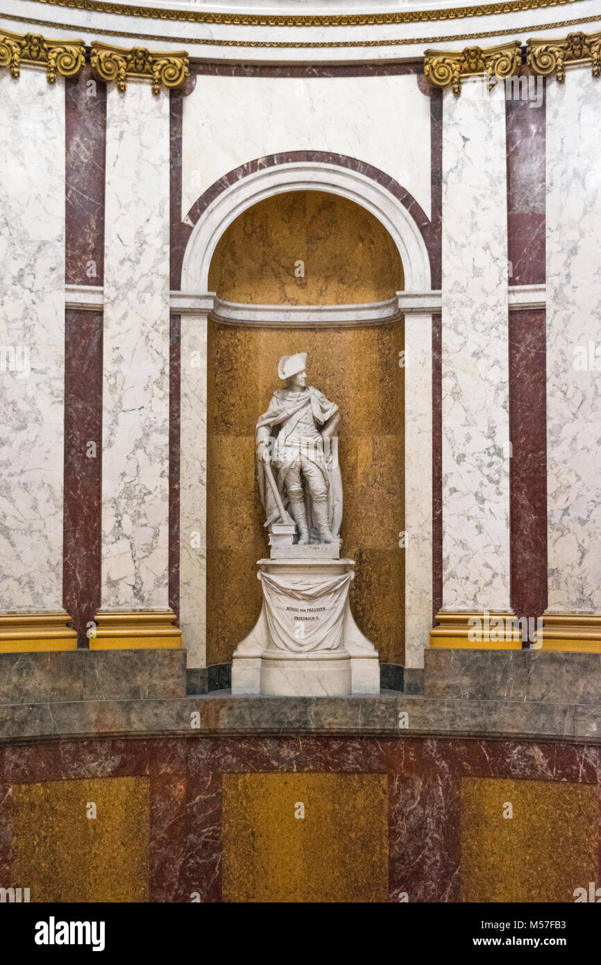 BERLIN - 20 octobre 2016 : Frédéric II de Prusse statue dans le Musée Bode sur l'île des musées à Berlin, Allemagne. Banque D'Images