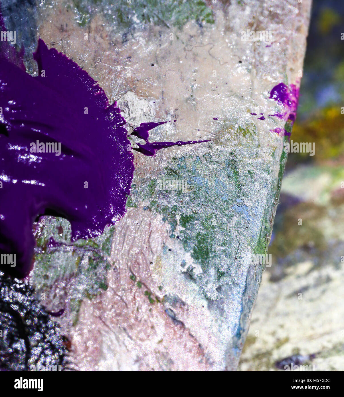 Pinceau, palette, Tassel, maculé de rouge à lèvres, sale, maculé de peinture, peinture, couleurs, bleu, violet, rouge, bordeaux, l'éblouissement, l'eau, éclairer, rose, texture Banque D'Images