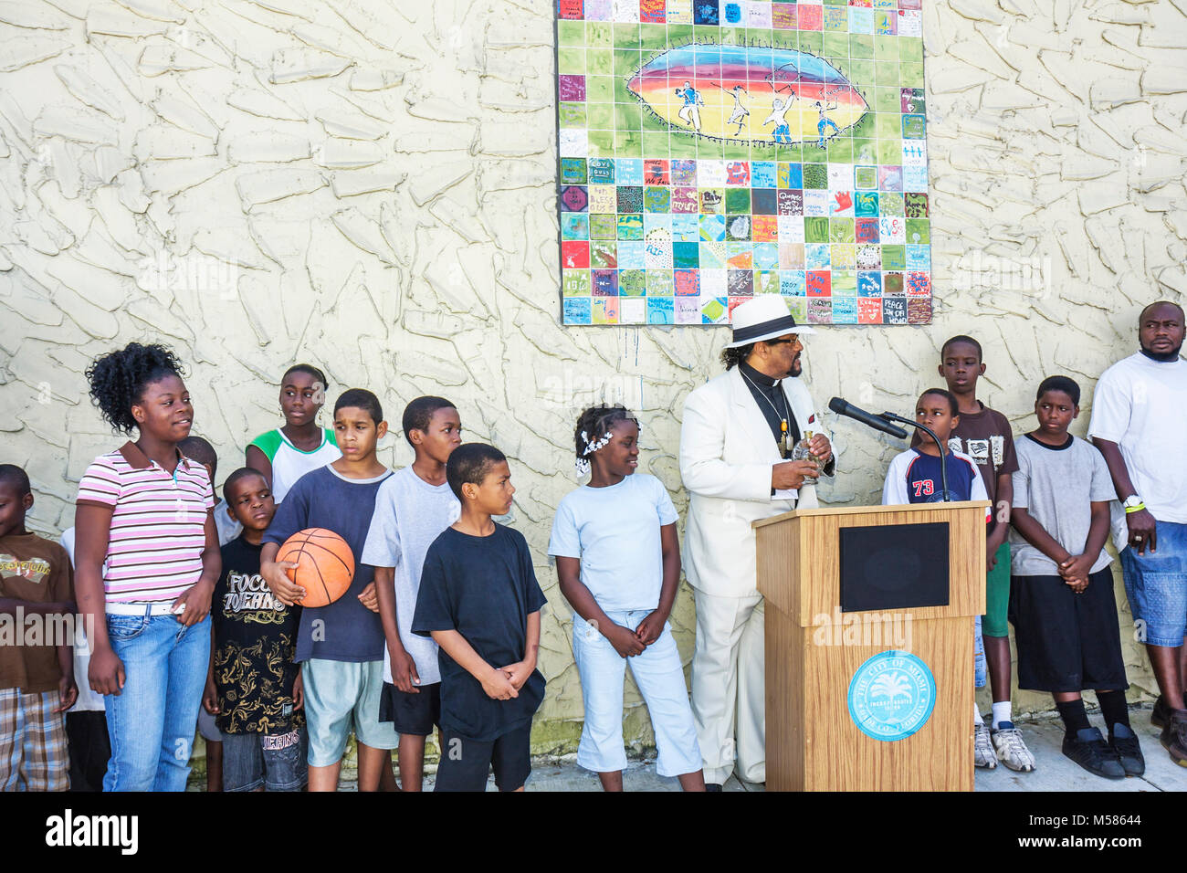 Miami Florida,Liberty City,African Square Park,centre-ville,faible revenu,pauvreté,cérémonie de dédicace murale de tuile,Reverend Al Laird, activiste de la communauté noire Banque D'Images