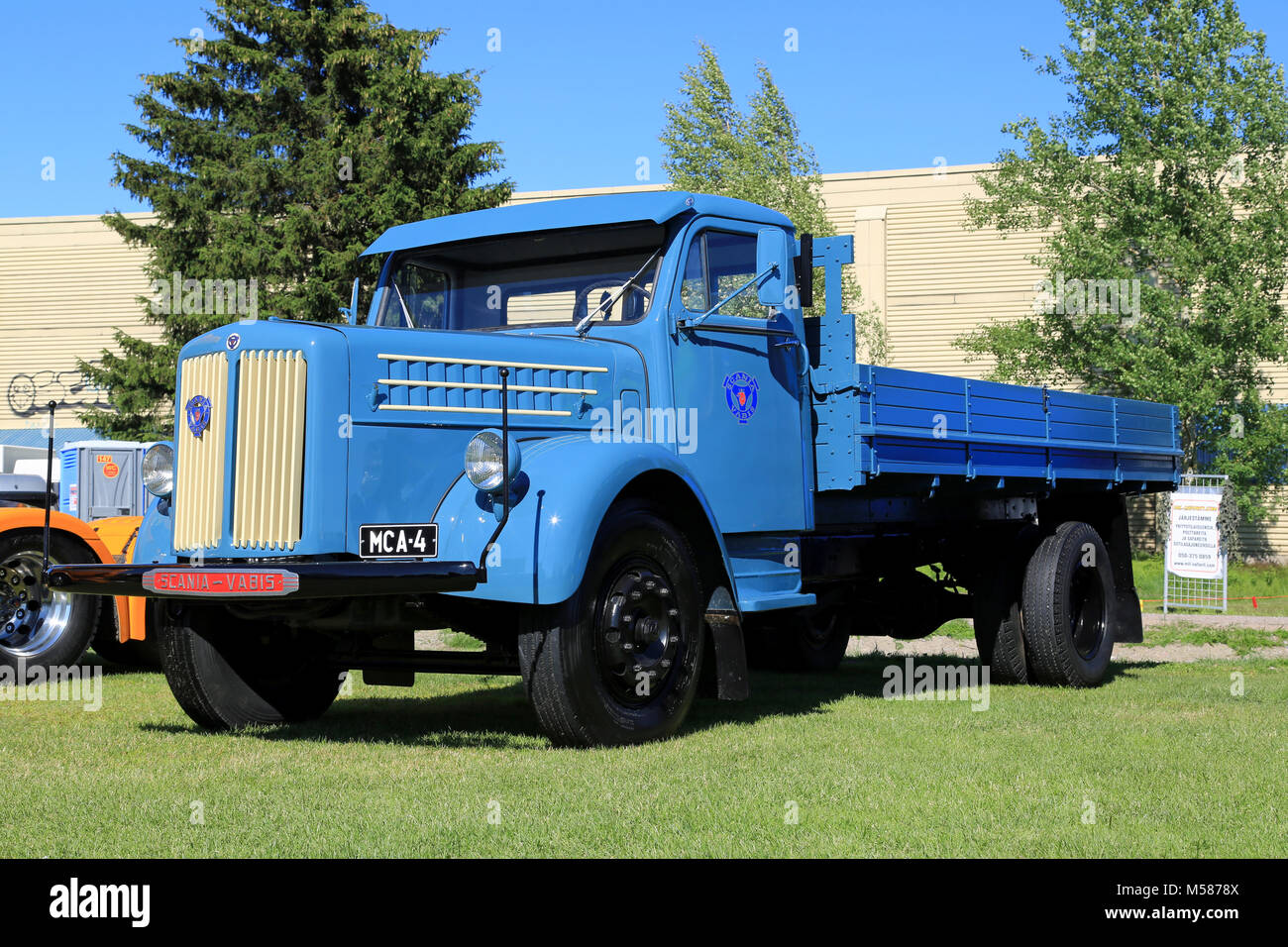 PORVOO, FINLANDE - le 28 juin 2014 : Scania Vabis bleu vintage pickup truck on display at Riverside Réunion 2014 Chariot à Porvoo, Finlande. Banque D'Images