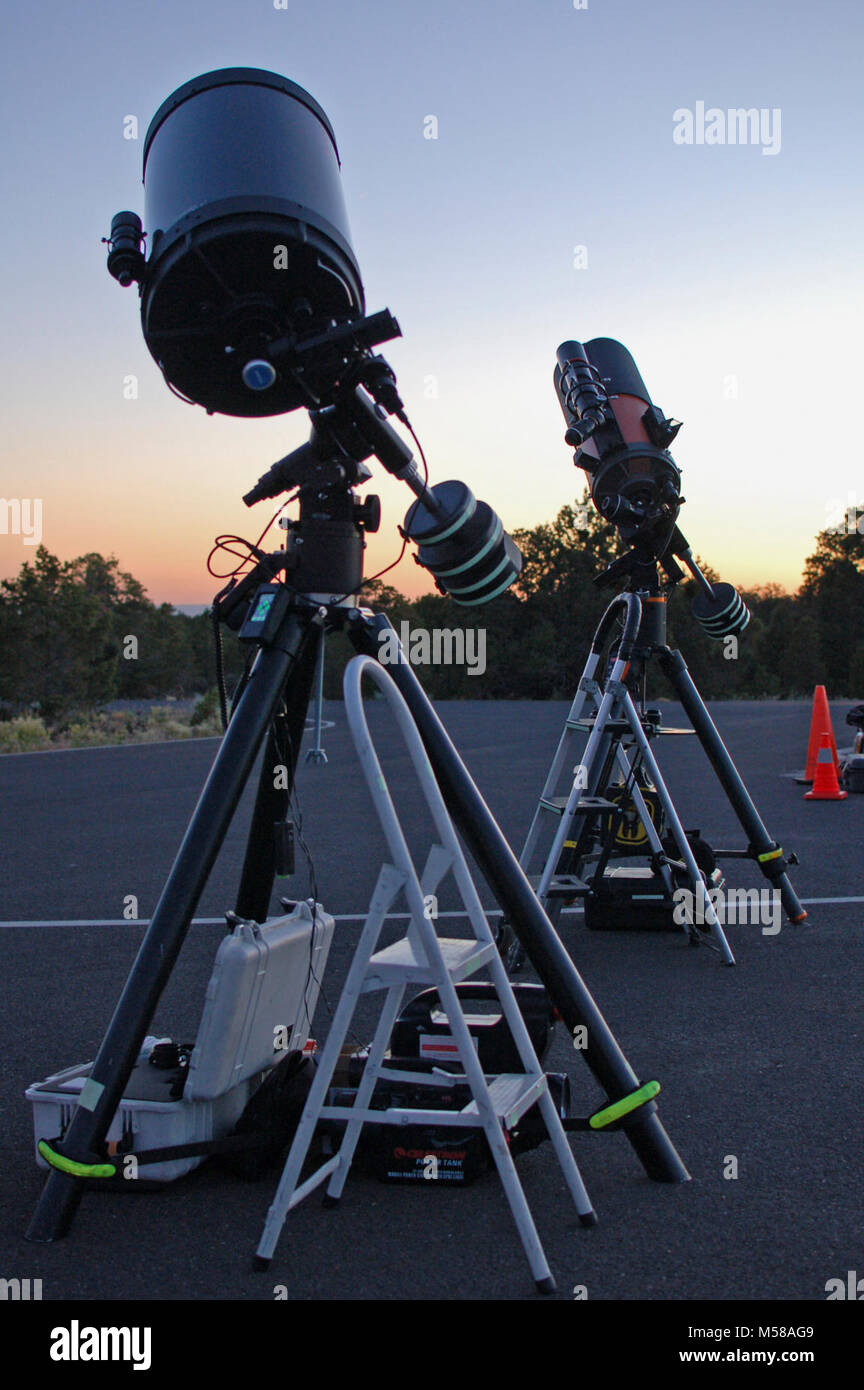 Le Parc National du Grand Canyon Star Party annuel . Pendant huit jours chaque année au mois de juin, les visiteurs du parc et les résidents explorer les merveilles du ciel nocturne sur le Parc National du Grand Canyon South Rim du avec le Tucson Amateur Astronomy Association et sur la rive nord avec le Club d'Astronomie de Saguaro de Phoenix. Les astronomes amateurs de partout au pays offrent bénévolement leur expertise et offrir gratuitement chaque soir les programmes d'astronomie et d'observation du télescope. NPS Banque D'Images