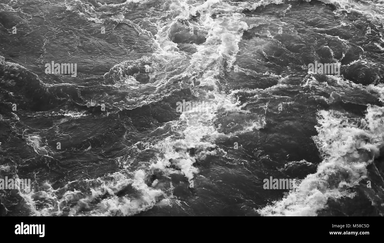 Forte tempête soulève du sable du fond de la mer Noire Banque D'Images
