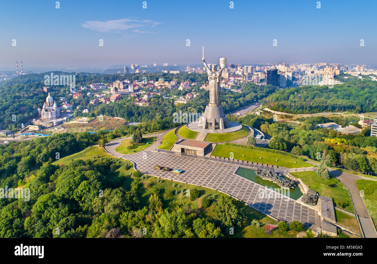 Vue aérienne de la patrie Monument et le Musée de la Seconde Guerre mondiale à Kiev, Ukraine Banque D'Images