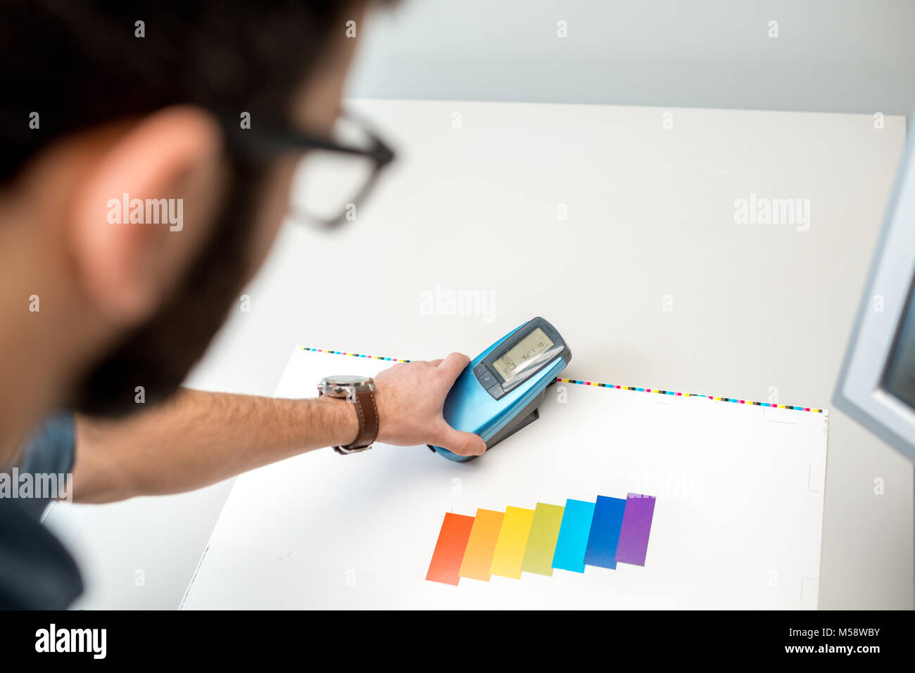 Mesure des couleurs avec l'outil spectromètre Banque D'Images