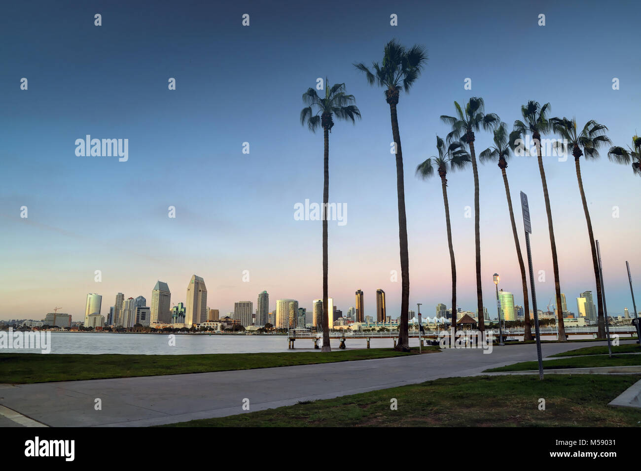 Le San Diego, Californie skyline de Coronado Island. Banque D'Images