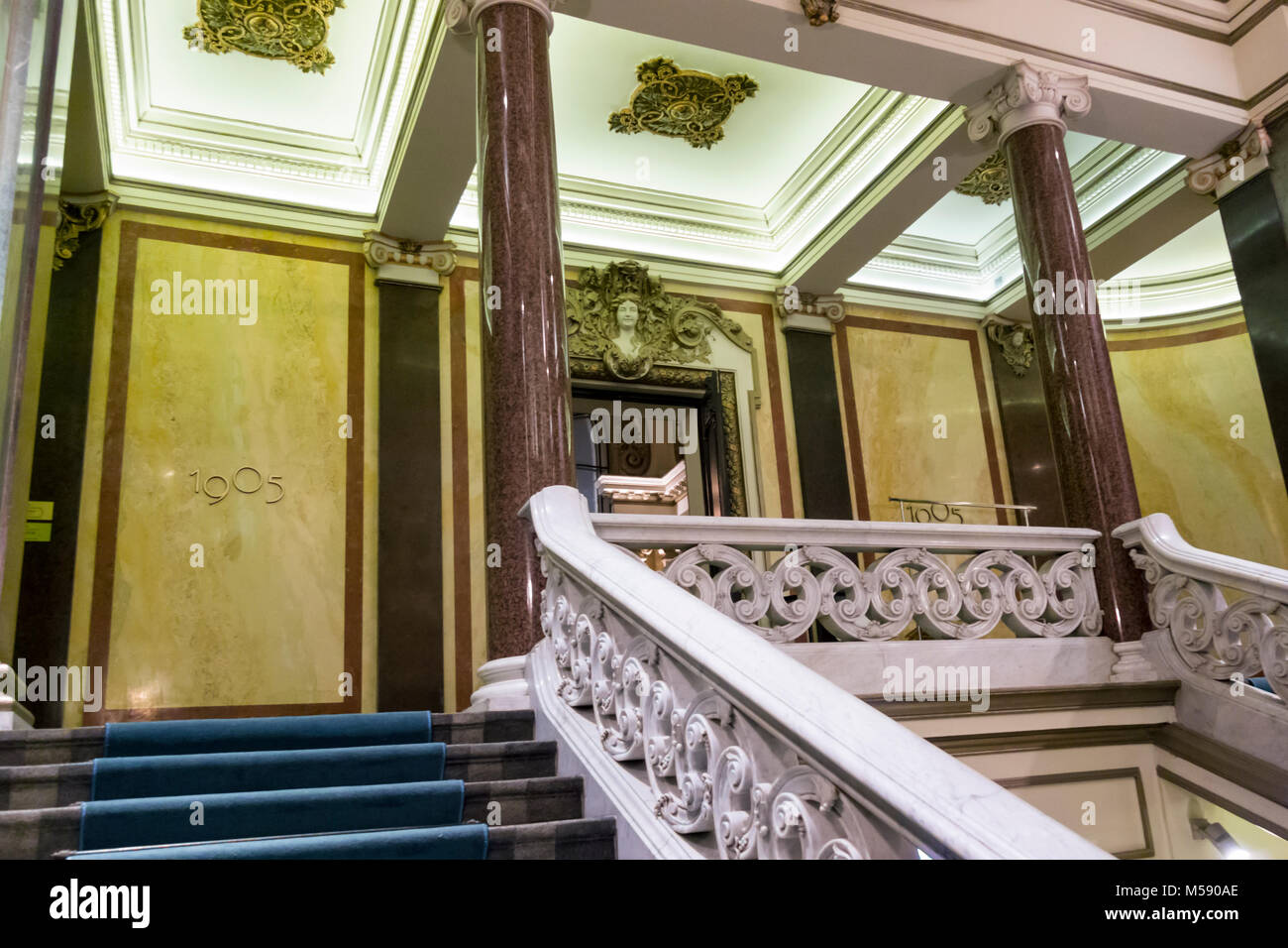 Entrée du Salon 1905, un restaurant gastronomique à Belgrade, Serbie Banque D'Images