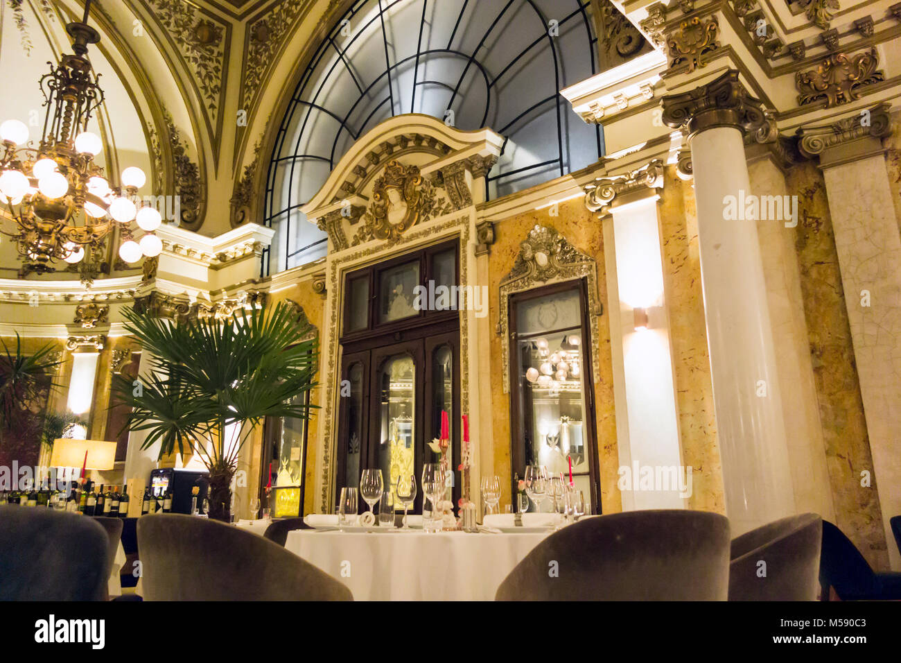 L'intérieur du salon 1905, un restaurant gastronomique à Belgrade, Serbie Banque D'Images