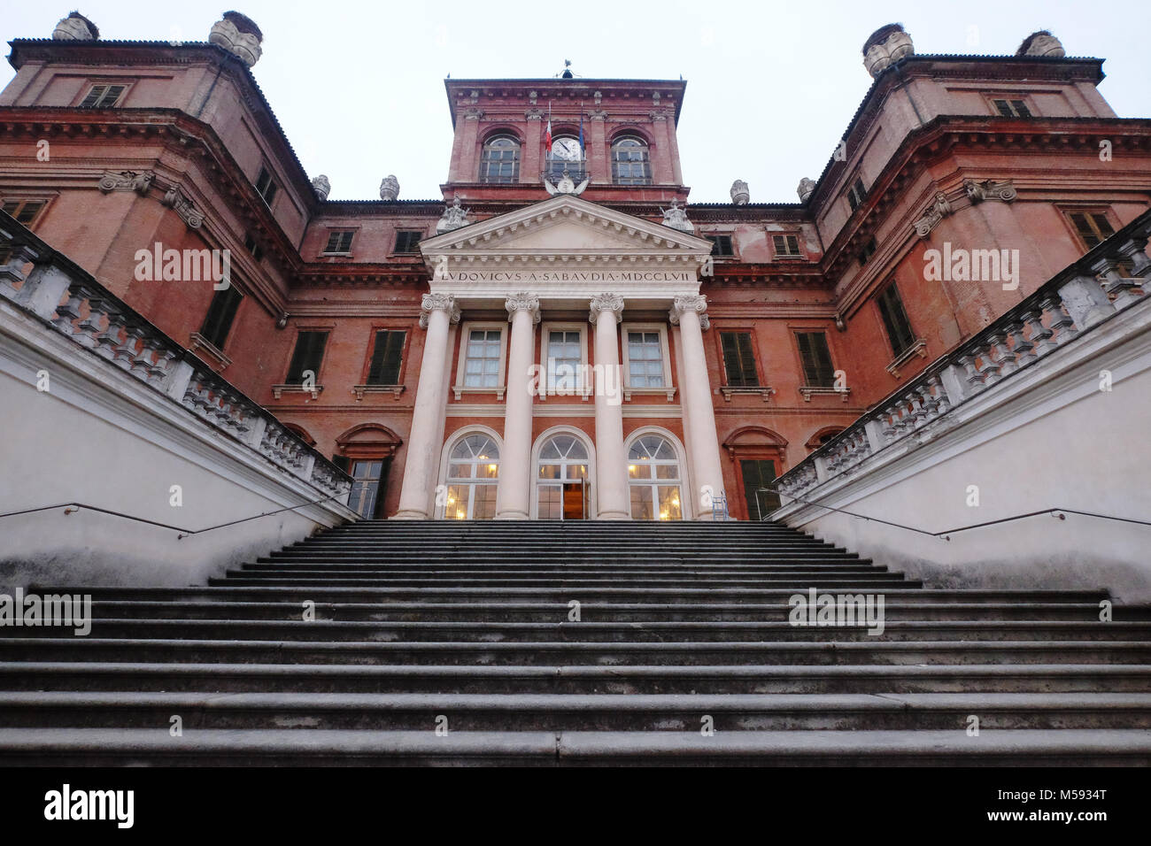 Façade Sud du Château Royal de Racconigi, province de Cuneo, Italie. Le château était autrefois la résidence de la Maison Royale de Savoie Banque D'Images