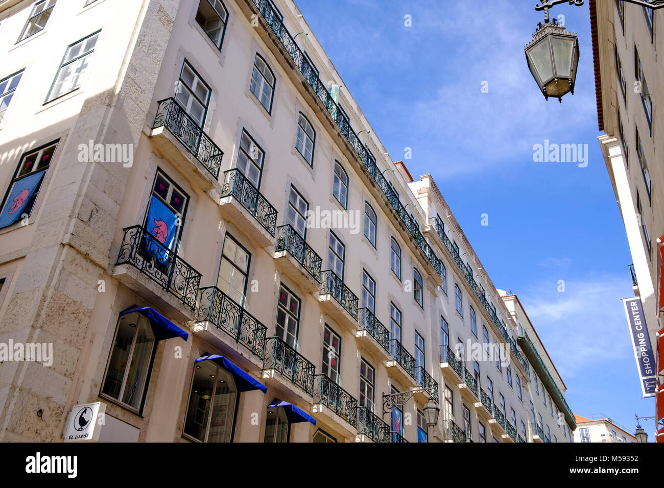 L'architecture et les rues du quartier du Chiado, Lisbonne, Portugal Banque D'Images