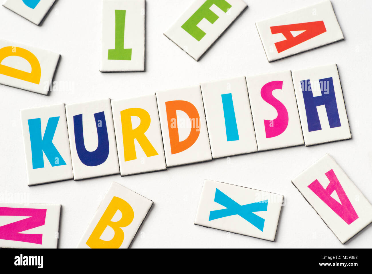 Mot de kalmouk lettres colorées sur fond blanc Banque D'Images