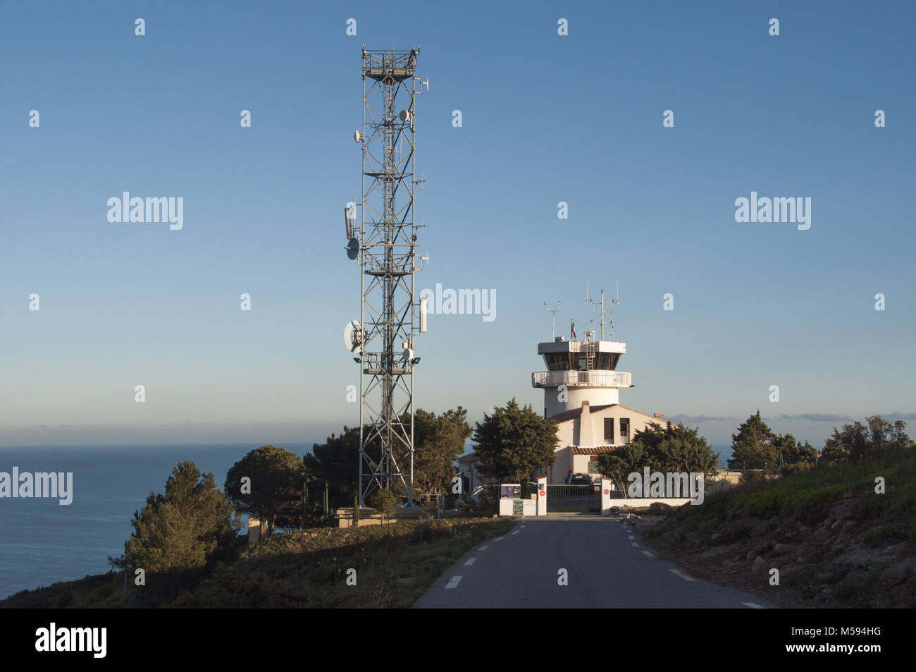 France, Côte d'Azur, Cassis, le sémaphore du bec de l'Aigle, Phare et tour de communications Banque D'Images