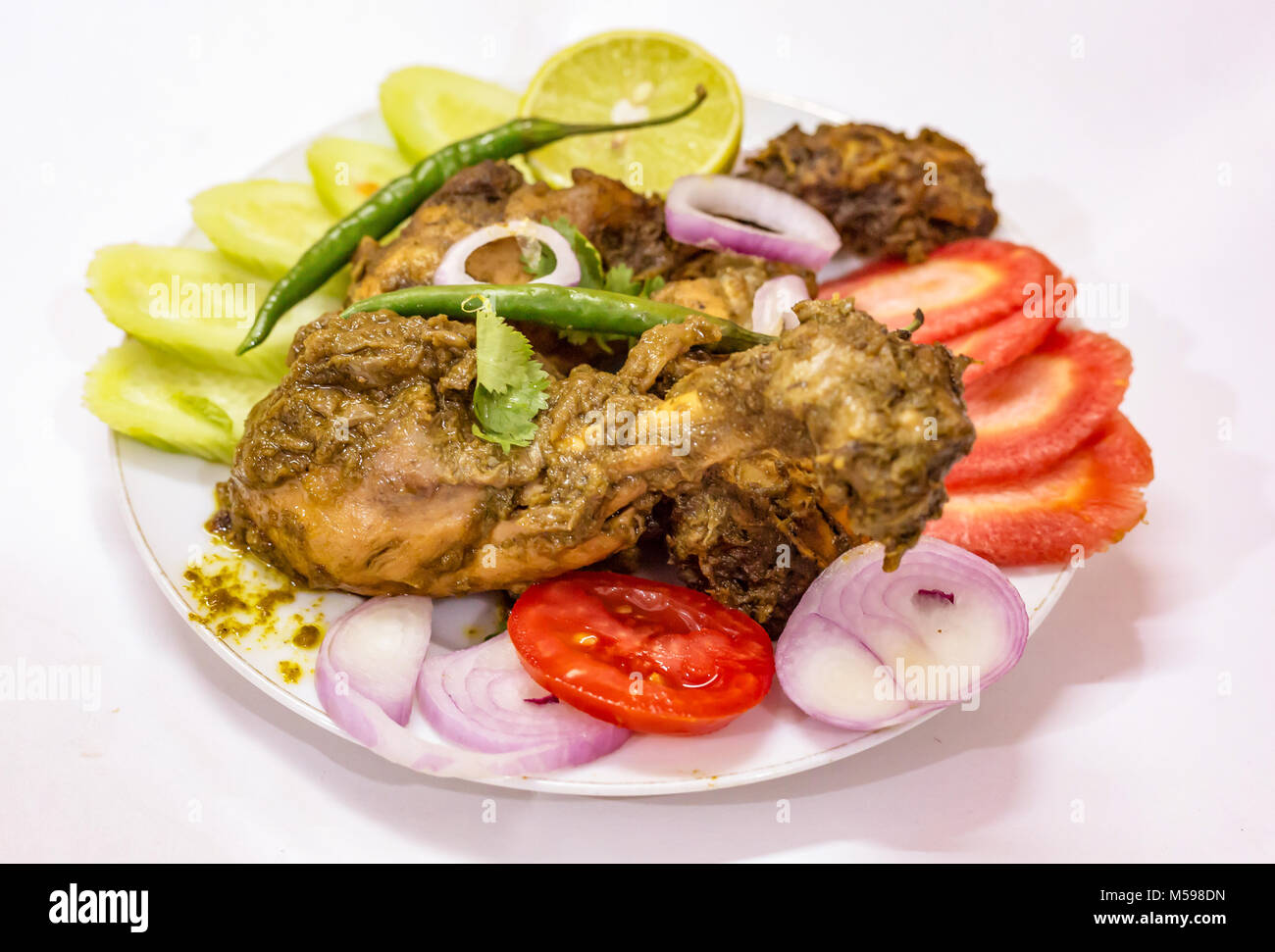 Salade de poulet épicé avec kosha - Un Indien populaire Bengali cuisine servie en accompagnement avec du riz. Banque D'Images