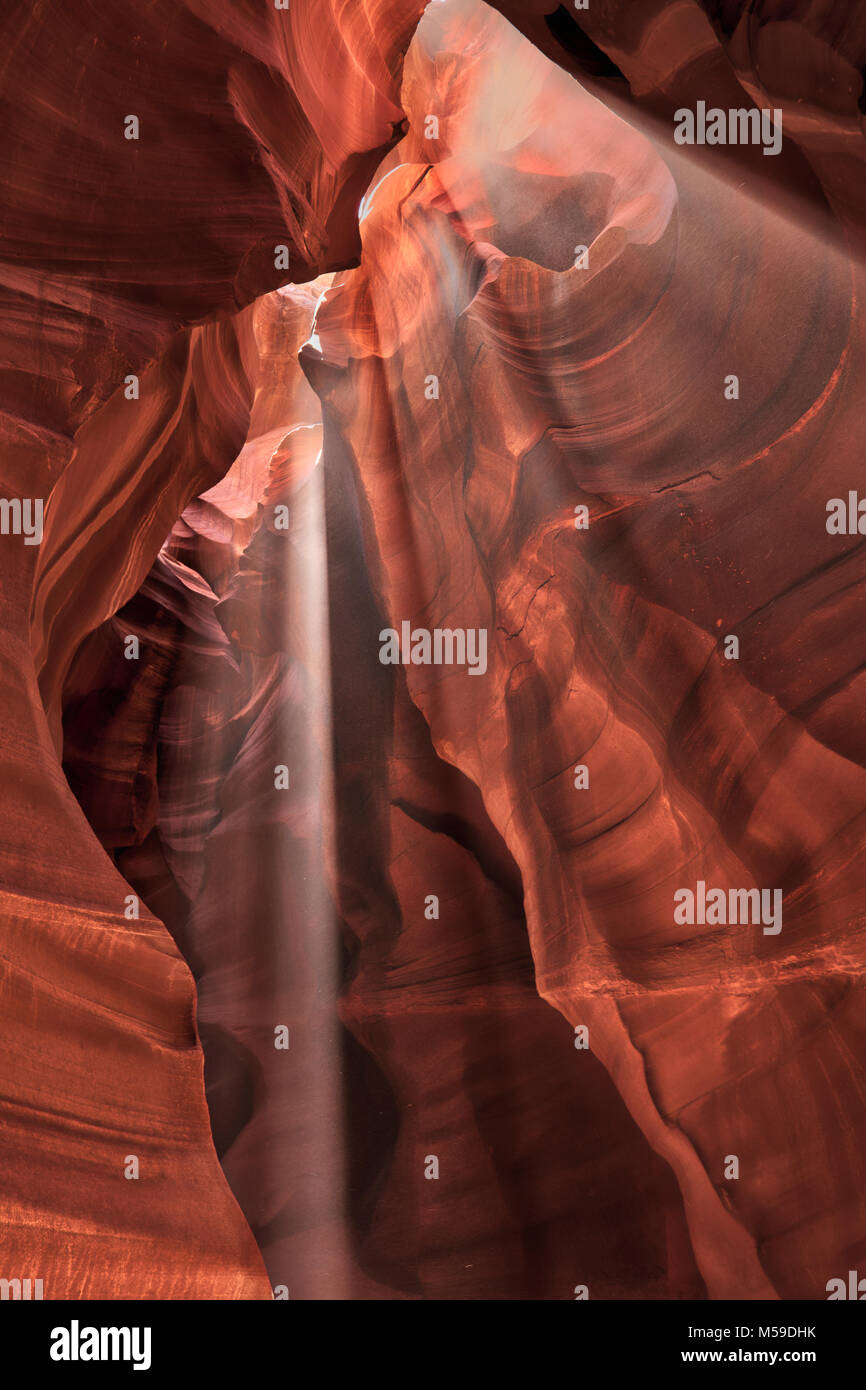Slot Canyons dans le haut Antelope Canyon sur la nation navajo en Arizona. Banque D'Images