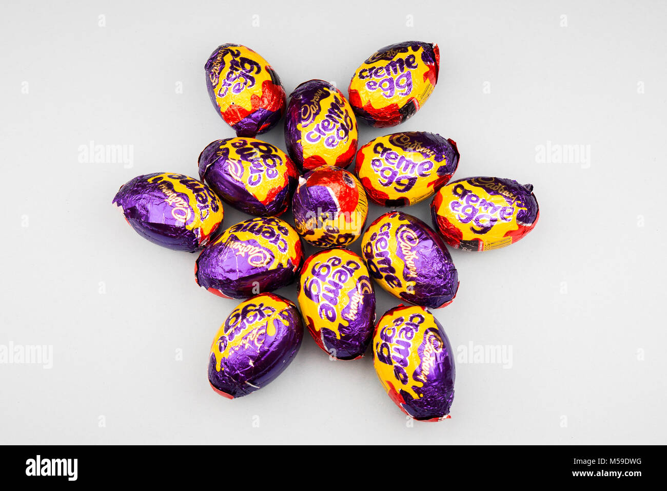 Les oeufs Cadbury creme Banque D'Images